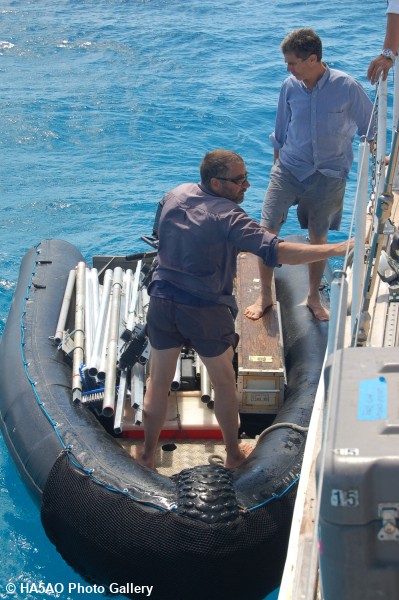 Ray   Steve loading antennas onto the Zodiac